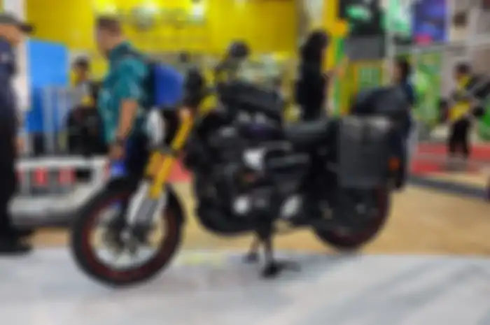 Keren juga nih, modifikasi motor TVS Ronin dengan aksesoris resmi. Dijamin siap diajak touring.