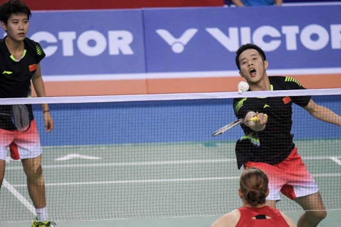 Pasangan ganda campura China, He Ji Ting/Du Yue, saat melawan Mathias Christiansen/Christinna Pedersen (Denmark) pada final Korea Open 2018.