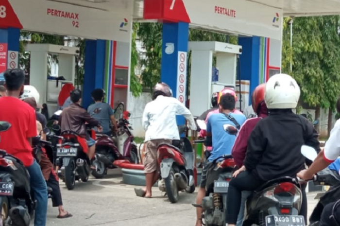 Beli bensin Pertalite harus bawa HP untuk scan barcode MyPertamina di SPBU, penggunaan aplikasi MyPertamina direncanakan pada Agustus 2022 mendatang.