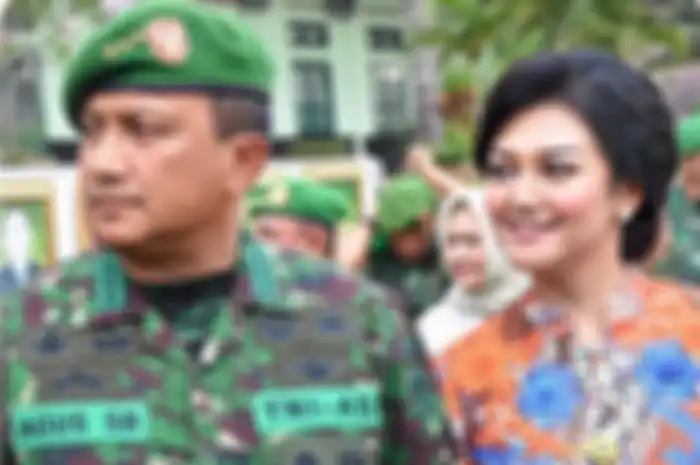 Bella Saphira dan suami