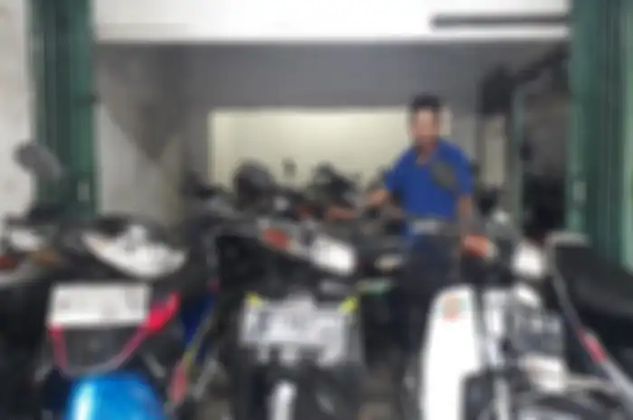 Foto ilustrasi dealer motor seken. Cek motor bekas Rp 5 jutaan, ada Suzuki Smash dan lainnya bro.