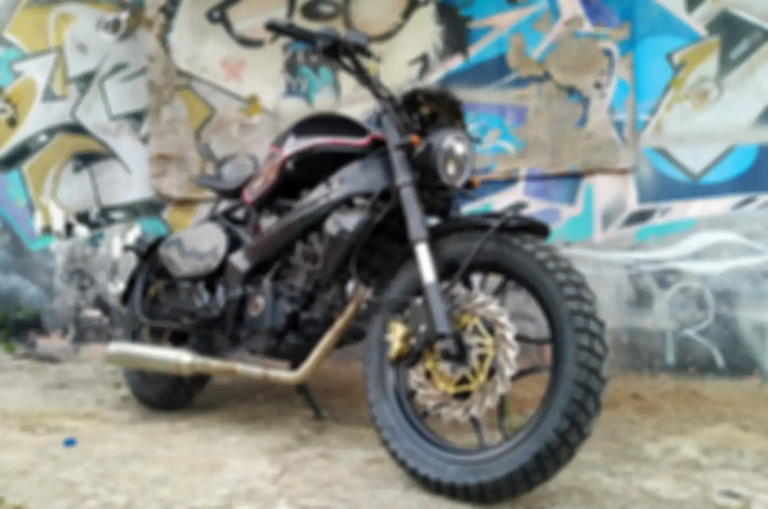 Kawasaki Bajaj Pulsar NS dirombak ala Triumph Bobber