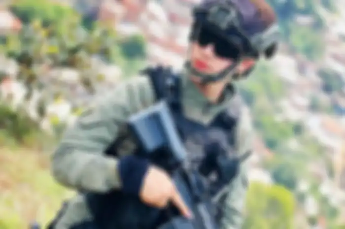 Pantas pengikutnya sampai 400 ribu akun, ternyata polwan berparas menawan ini gemar memposting foto panas.