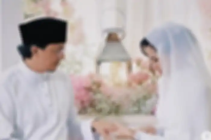 5 persamaan Noor Nabila dan Engku Emran