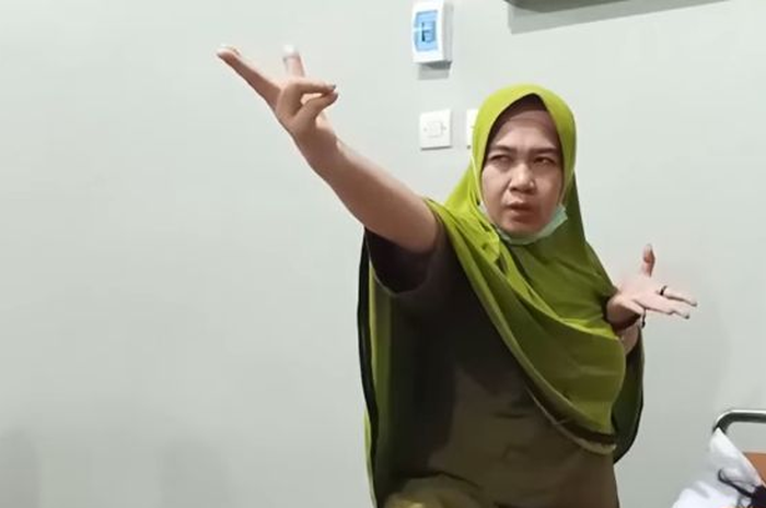 Ningsih Tinampi, sosok ahli pengobatan alternatif.