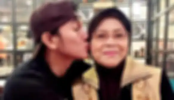 Ibunda Vino G Bastian meninggal dunia.