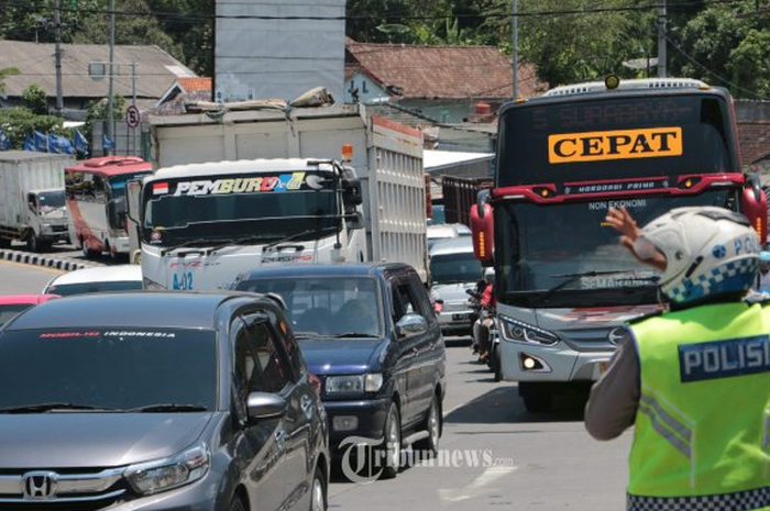 Ilustrasi kepadatan lalu lintas selama libur panjang 