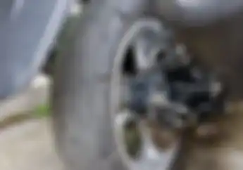 Ban Motor Belakang Cepat Botak Dibanding Ban Depan, Bukan Ban Palsu Tapi Ini Alasannya