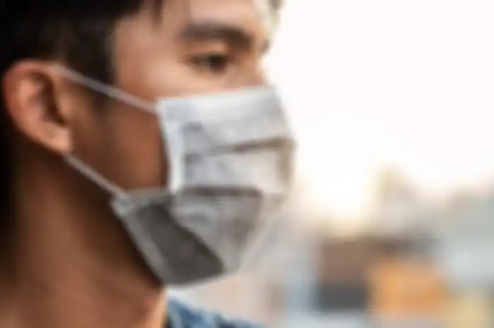 Pake masker kelamaan, kadang bikin kita ngerasa bau mulut jadi nggak enak, ada beberapa tips simpel untuk mengatasinya