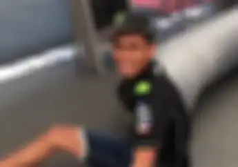 Kelakuan Kocak Hafizh Syahrin di Paddock Tim Yamaha Tech3, Masuk ke Dalam Pipa Udara