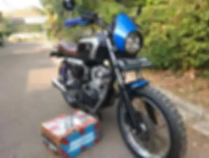 Honda Verza 150 jadi motor custom ala tracker klasik