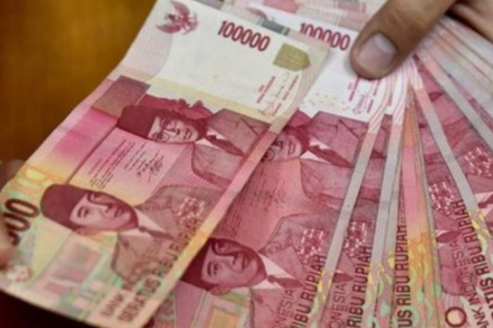  Bantuan pemerintah Rp 600 ribu langsung ditransfer ke rekening masing-masing, dapat BLT atau enggak buruan cek di sini.