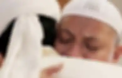 Belum Genap 7 Hari Ustaz Kondang Ini Meninggal Dunia, Sang Anak Temukan Hal Janggal Ini di Saku Jubah Almahum: Hatiku Bergetar