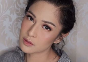 Peringati 8 Tahun Pernikahan,Dian Sastrowardoyo Tulis Kalimat Romantis