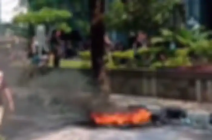 Ratusan driver ojol lakukan demo besar-besaran di Jalan HR Rasuna Said, Kuningan Jaksel.