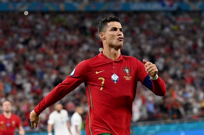 Megabintang timnas Portugal, Cristiano Ronaldo, dalam laga kontra Prancis pada penyisihan grup EURO 2020.