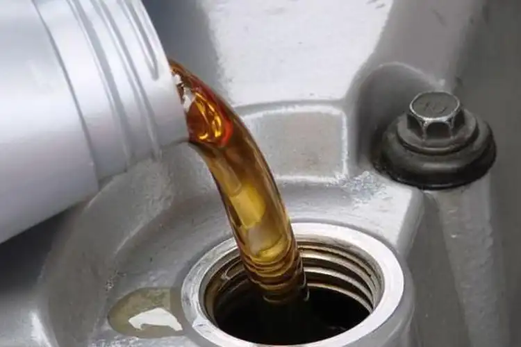 Oli Mobil Boleh Dipakai Untuk Mesin Motor, Kok Bisa? Begini Penjelasannya