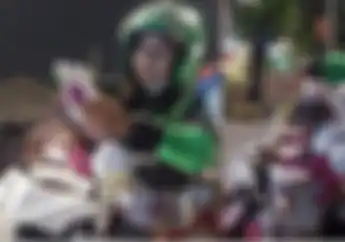 Pengen Nangis, Diperayaan Hari Ibu, Perempuan Driver Ojol Ini Ajak 2 Anak Balitanya Cari Nafkah
