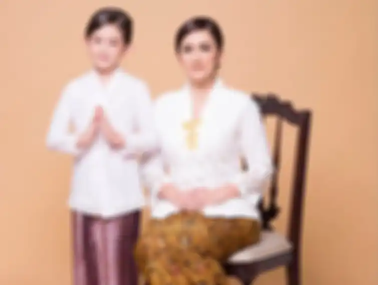 Nafa Urbach dan Mikhaela Lee