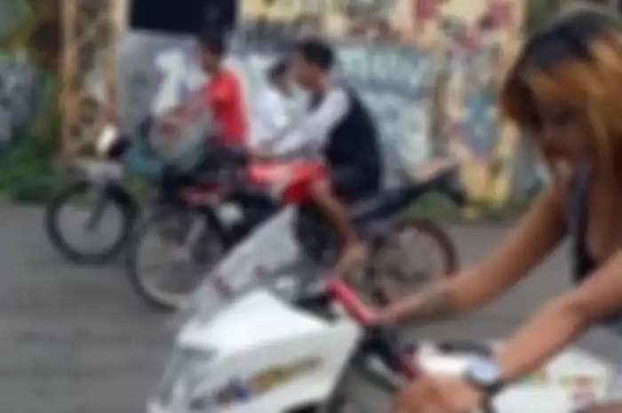 Jesia Amelia, joki balap seksi mengalami kecelakaan.