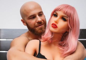 Tak Kalah dari Profesor yang Hidup Membujang dengan 9 Boneka Manusia, Lelaki Ini Pilih Akhiri Masa Lajangnya dengan Nikahi Boneka Seks