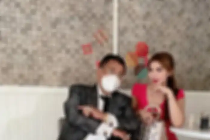 Hotman Paris dipuji bak pahlawan usai mengunggah foto emak-emak pencuri susu di Blitar.