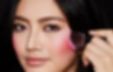 3 Tips Pakai Creamy Blush, Mau Kelihatan Tirus Atau Full Bisa Dipilih!