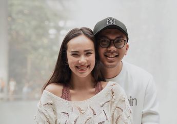 Baru 1,5 Bulan Berpacaran, Pamela Bowie Dilamar Sang Kekasih di Bawah Air Terjun Raksasa Jewel Changi Singapura