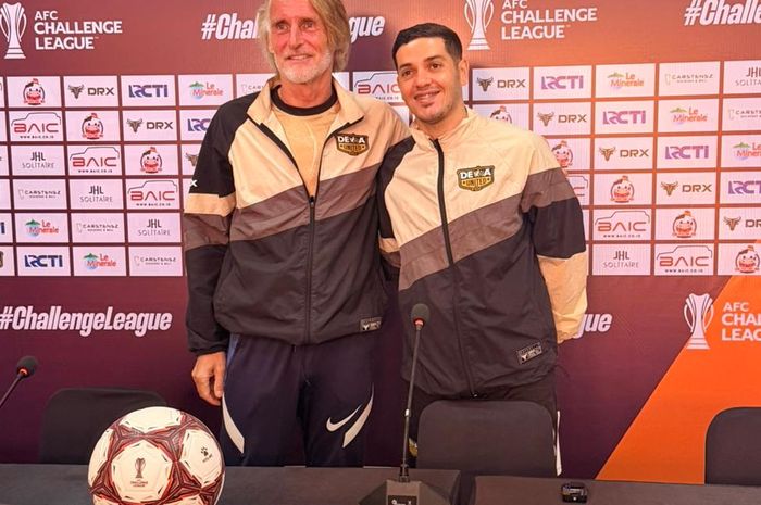 Jan Olde Riekerink (kiri) berambisi comeback melawan Manila Digger dengan terinspirasi pernyataan Liverpool usai kalah dari Galatasaray.