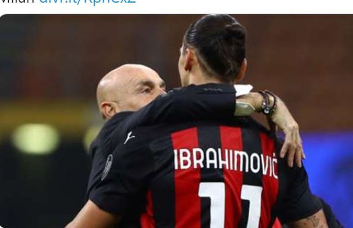 Pelatih AC Milan, Stefano Pioli, memeluk Zlatan Ibrahimovic.