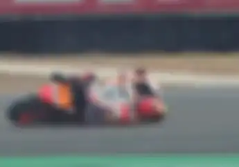 Ngeri, Detik-detik Marc Marquez Terseret Keras di MotoGP Thailand, Lagi-lagi Enggak Cedera