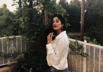 Mengintip Pesona Janhvi Kapoor dalam Balutan Long Dress, Cantiknya Maksimal!