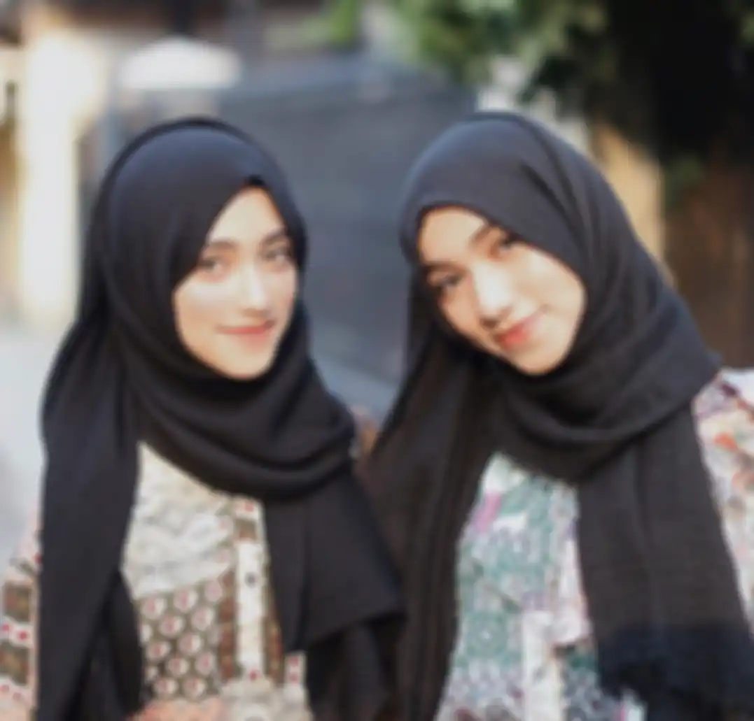 Hijab warna hitam