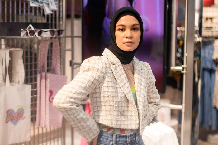 Outer hijab yang lagi ngetren buat dipakai selama musim hujan