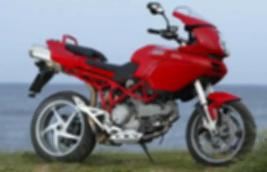 Wujud standar Ducati MultiStrada 1000 DS 2004