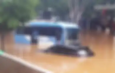 Wajib Tahu, Inilah 5 Ciri-ciri Mobil Bekas Yang Pernah Terendam Banjir