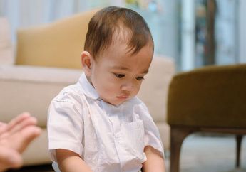 Aksi Gemas Rayyanza saat Belajar Gerakan Salat Bikin Netizen Terhibur