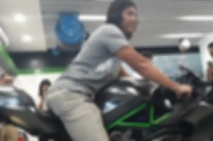 Amin Andrianto diatas H2 Carbon miliknya