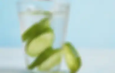 Biar Gak Bosan, Mulai Hari Ini Coba Rendam Potongan Timun ke Air Putih Lalu Minum Setiap Pagi, Jangan Kaget Saat Tubuh Rasakan Manfaatnya
