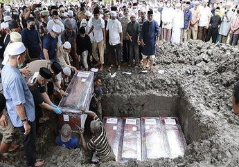 Jenazah Gadis Cilik Yumna Fanisya Tuzahra Korban Jatuhnya Pesawat Sriwijaya Air SJ-182 Dimakamkan di Satu Liang Bersama Ibu, Kakak, dan Kakek Neneknya