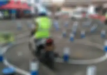 Benar Gak Nih, Pakai Sandal Saat Ujian Bikin SIM Bisa Langsung Diusir?