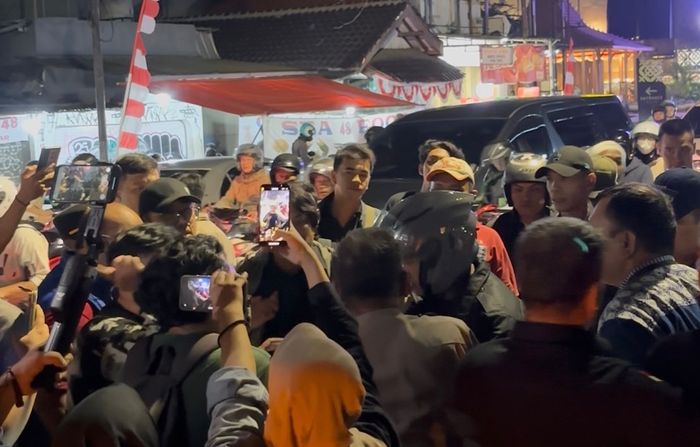 Kericuhan pasca sidang Nikita Mirzani di Pengadilan Negeri Jakarta Selatan, Kamis (21/8/2025).