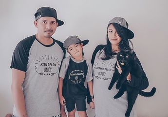 Unggah Foto Keluarga, Sharena Delon: Dua Anak Saja Cukup!