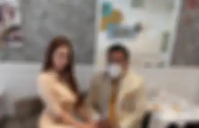 Hotman Paris Unggah Foto Emak-emak Pencuri Susu Sembari Koar-koar, Pemilik Toko Akhirnya Berungkali Minta Maaf di Depan Polisi