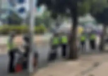  Polisi Sering  Gelar Razia di Tikungan dan Fly Over Pemotor Gak Berkutik, Apakah Melanggar Hukum?
