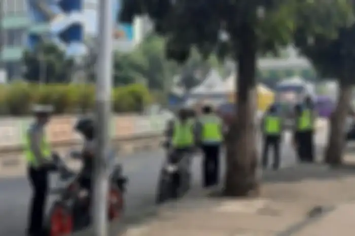 Apakah melanggar hukum polisi yang menggelar razia di tikungan dan fly over?