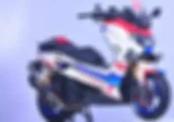 Helm Shoei X14 Assail TC1 Jadi inspirasi Modifikasi Yamaha NMAX Ini