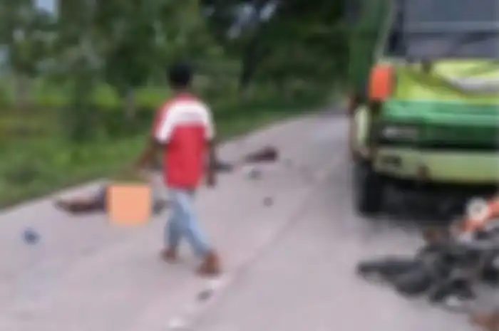 Pemotor tewas dan satu kritis usai tabrakan dengan truk di Sragen.
