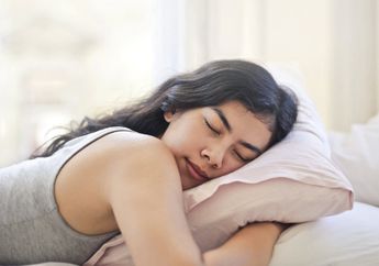 Kurangi Kopi dan Jauhi Gadget, 4 Kebiasaan Tidur Ini Ternyata Ampuh Membantu Menurunkan Berat Badan Loh!