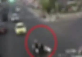 Gak Punya Hati, Video Pemotor Kabur Usai Senggol Motor Bapak Tua Sampai Alami Pendarahan Otak